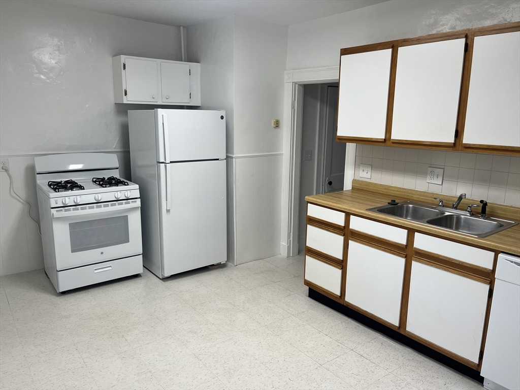 274 Boston, Medford, Massachusetts, 2 Bedrooms Bedrooms, 4 Rooms Rooms,1 BathroomBathrooms,Residential Lease,For Rent,Boston,73454234