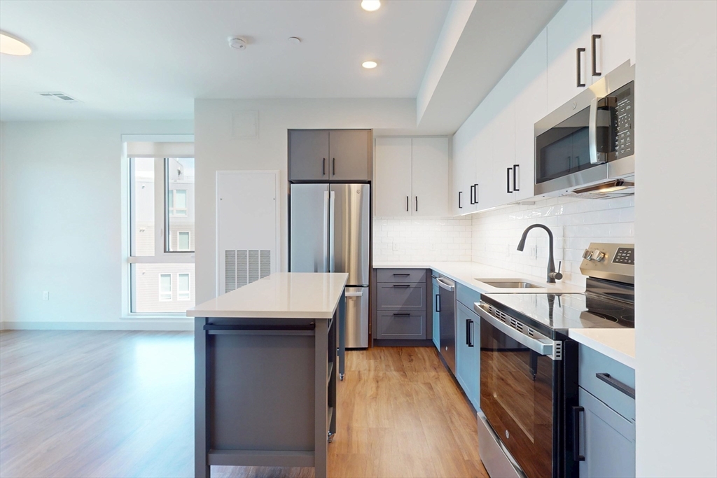 80 Rugg Road, Boston, Massachusetts, 2 Bedrooms Bedrooms, 5 Rooms Rooms,2 BathroomsBathrooms,Residential Lease,For Rent,Rugg Road,73454602