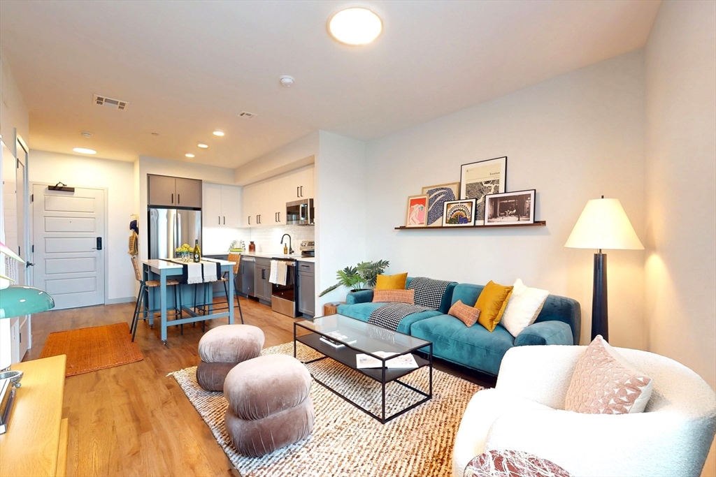 80 Rugg Road, Boston, Massachusetts, 1 Bedroom Bedrooms, 3 Rooms Rooms,1 BathroomBathrooms,Residential Lease,For Rent,Rugg Road,73454600