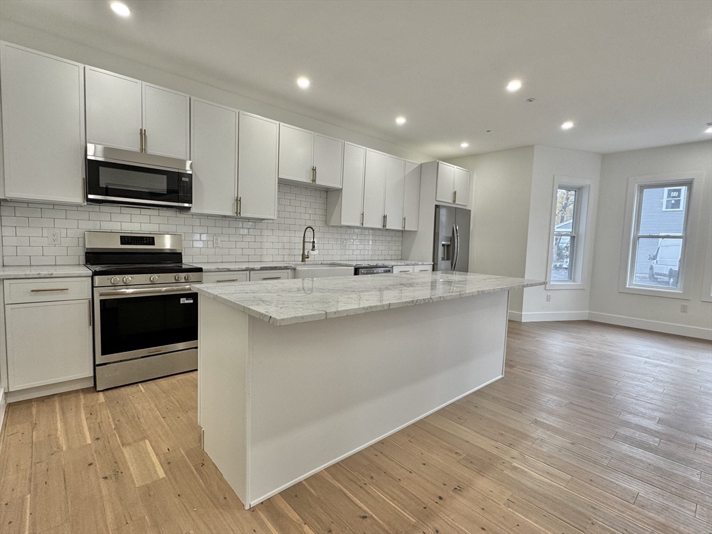 20 Broad St, Medway, Massachusetts, 3 Bedrooms Bedrooms, 7 Rooms Rooms,2 BathroomsBathrooms,Residential,For Sale,Broad St,73454478