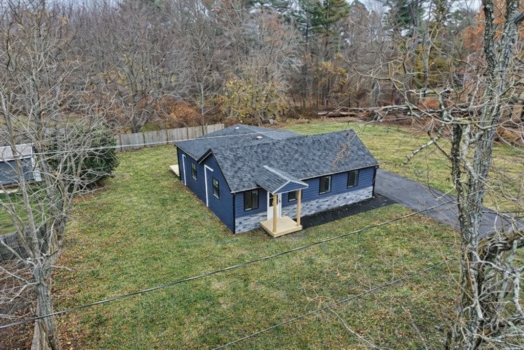 4 Water St, Lakeville, Massachusetts, 3 Bedrooms Bedrooms, 5 Rooms Rooms,1 BathroomBathrooms,Residential,For Sale,Water St,73453647