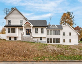 4 Lowell St, Lynnfield, Massachusetts, 4 Bedrooms Bedrooms, 13 Rooms Rooms,4 BathroomsBathrooms,Residential,For Sale,Lowell St,73454712