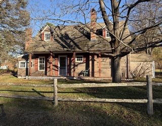 130 Laurel St, Greenfield, Massachusetts, 1 Bedroom Bedrooms, 4 Rooms Rooms,1 BathroomBathrooms,Residential,For Sale,Laurel St,73453934