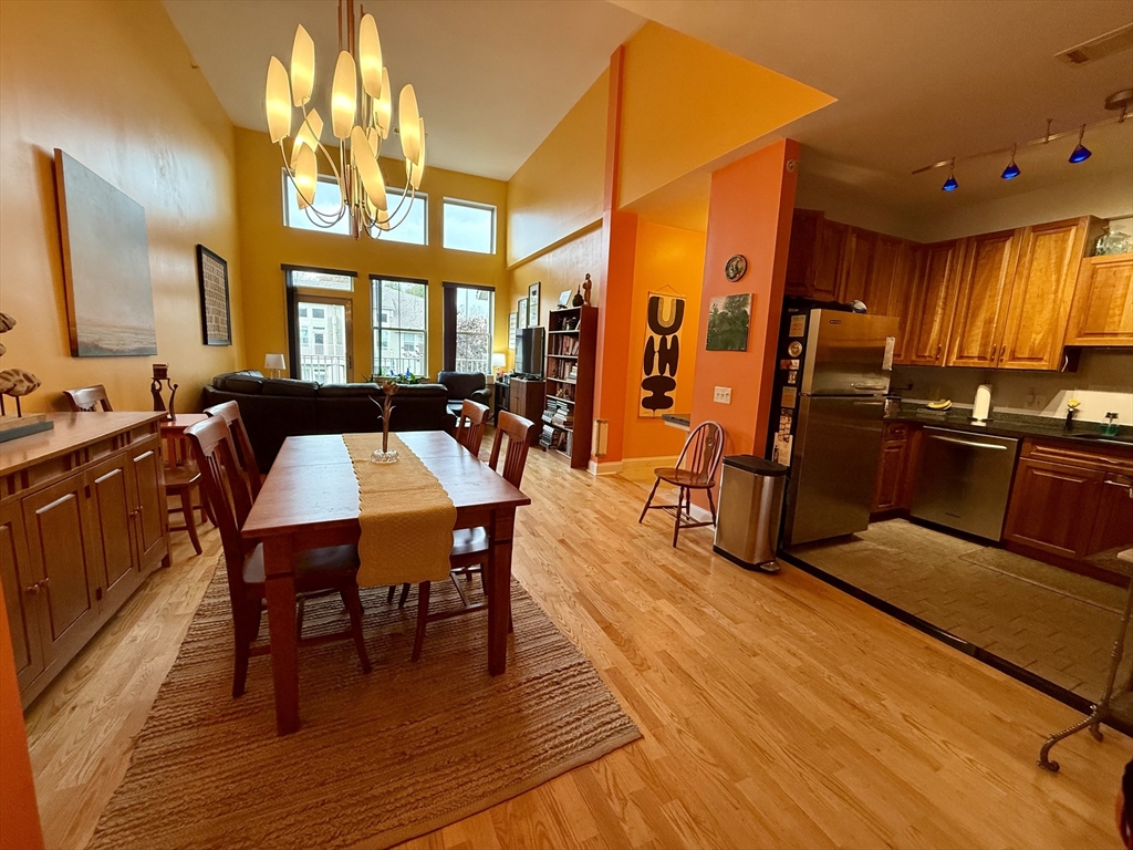 2 Harvest Dr, North Andover, Massachusetts, 2 Bedrooms Bedrooms, 5 Rooms Rooms,2 BathroomsBathrooms,Residential,For Sale,Harvest Dr,73452331