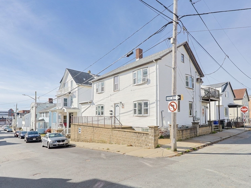 104 Oak St, Fall River, Massachusetts, 6 Bedrooms Bedrooms, 12 Rooms Rooms,3 BathroomsBathrooms,Residential Income,For Sale,Oak St,73454916