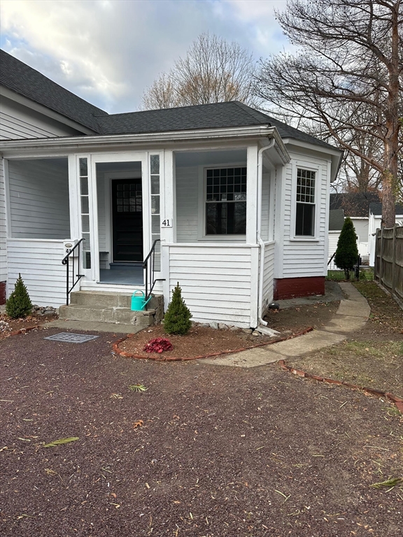 41 Prescott St, Reading, Massachusetts, 2 Bedrooms Bedrooms, 5 Rooms Rooms,1 BathroomBathrooms,Residential Lease,For Rent,Prescott St,73455312