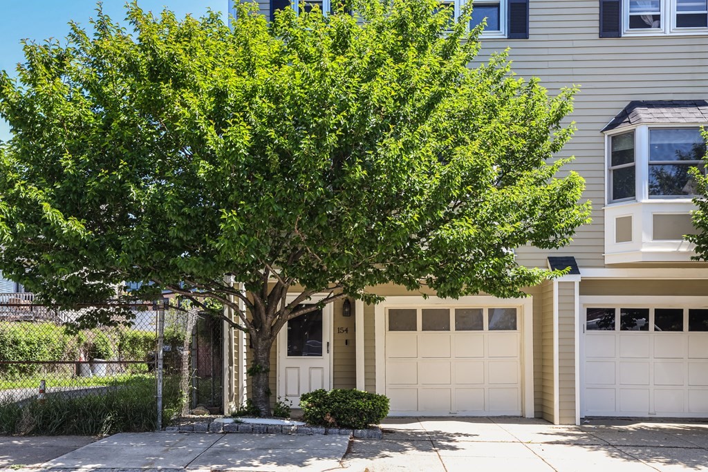 154 W 3rd St, Boston, Massachusetts, 2 Bedrooms Bedrooms, 5 Rooms Rooms,1.5 BathroomsBathrooms,Residential Lease,For Rent,W 3rd St,73455662