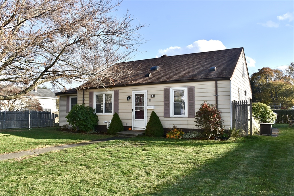 11 Lawton St, Fairhaven, Massachusetts, 3 Bedrooms Bedrooms, 6 Rooms Rooms,1 BathroomBathrooms,Residential,For Sale,Lawton St,73453259