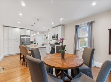 14 Hood St, Newton, Massachusetts, 2 Bedrooms Bedrooms, 7 Rooms Rooms,1 BathroomBathrooms,Residential Lease,For Rent,Hood St,73453158