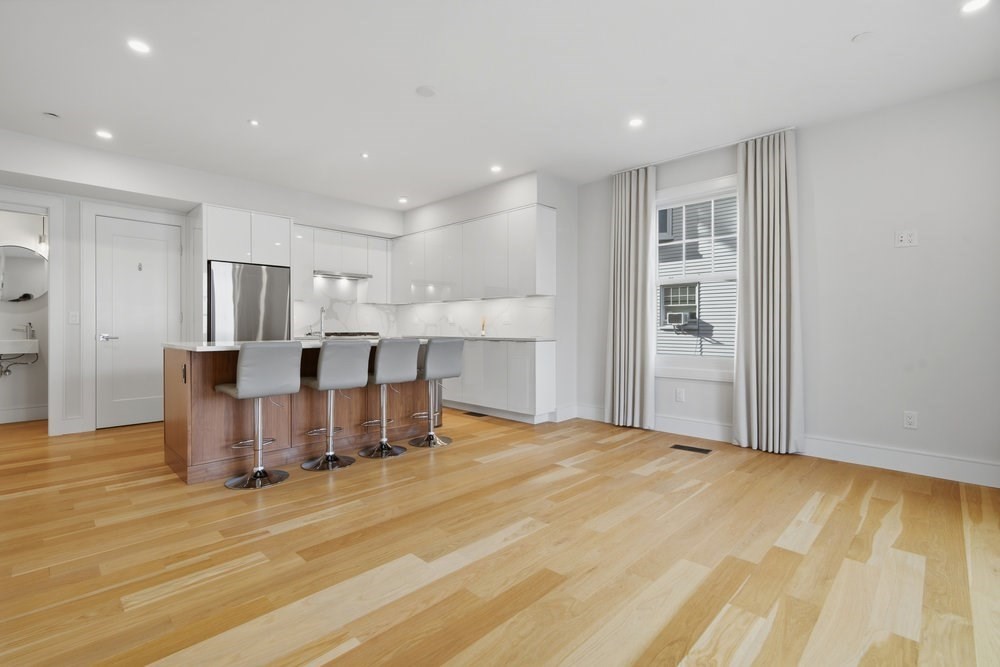 38 Englewood Ave., Boston, Massachusetts, 2 Bedrooms Bedrooms, 6 Rooms Rooms,2.5 BathroomsBathrooms,Residential Lease,For Rent,Englewood Ave.,73455945