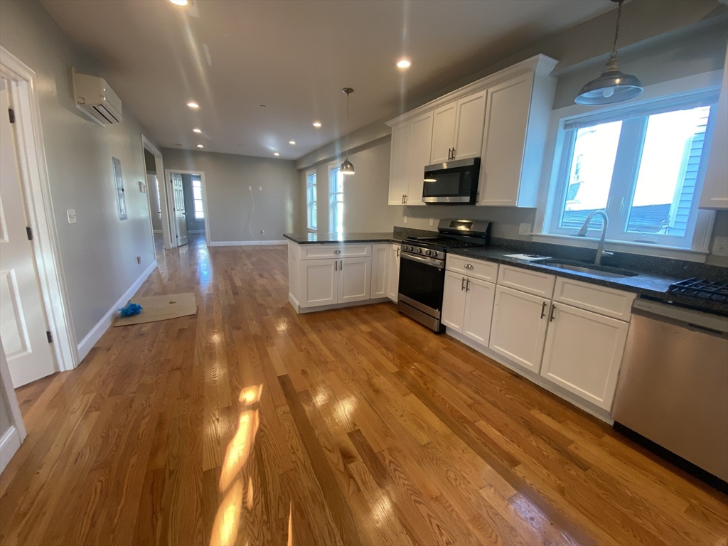 17 Maywood St, Boston, Massachusetts, 3 Bedrooms Bedrooms, 5 Rooms Rooms,2 BathroomsBathrooms,Residential Lease,For Rent,Maywood St,73456347