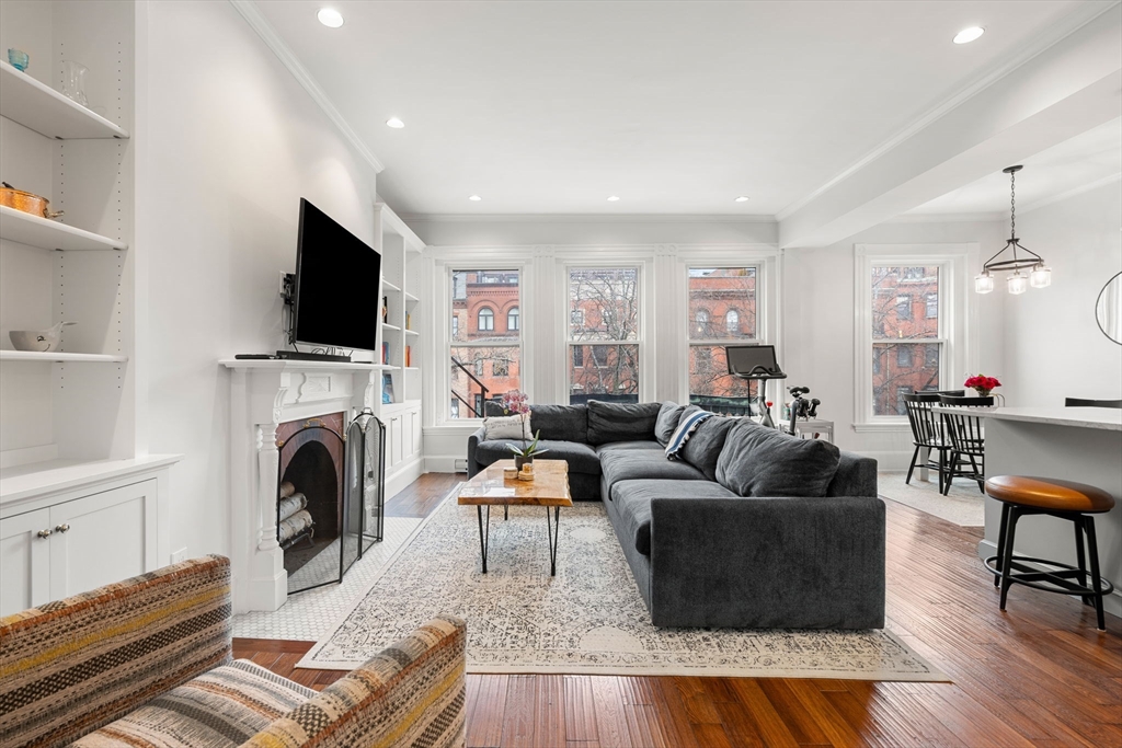 461 Beacon Street, Boston, Massachusetts, 2 Bedrooms Bedrooms, 5 Rooms Rooms,2 BathroomsBathrooms,Residential Lease,For Rent,Beacon Street,73374689