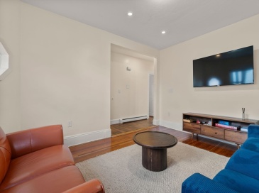 19 Carmen St, Boston, Massachusetts, 3 Bedrooms Bedrooms, 5 Rooms Rooms,1 BathroomBathrooms,Residential Lease,For Rent,Carmen St,73456163