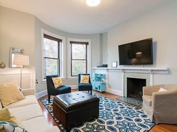 1060 Beacon St., Brookline, Massachusetts, 2 Bedrooms Bedrooms, 4 Rooms Rooms,1 BathroomBathrooms,Residential Lease,For Rent,Beacon St.,73456181