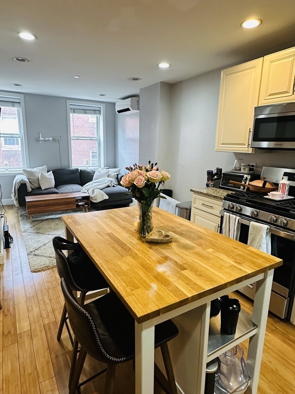 6 Baldwin Place, Boston, Massachusetts, 9 Bedrooms Bedrooms, 21 Rooms Rooms,5 BathroomsBathrooms,Residential Income,For Sale,Baldwin Place,73455852