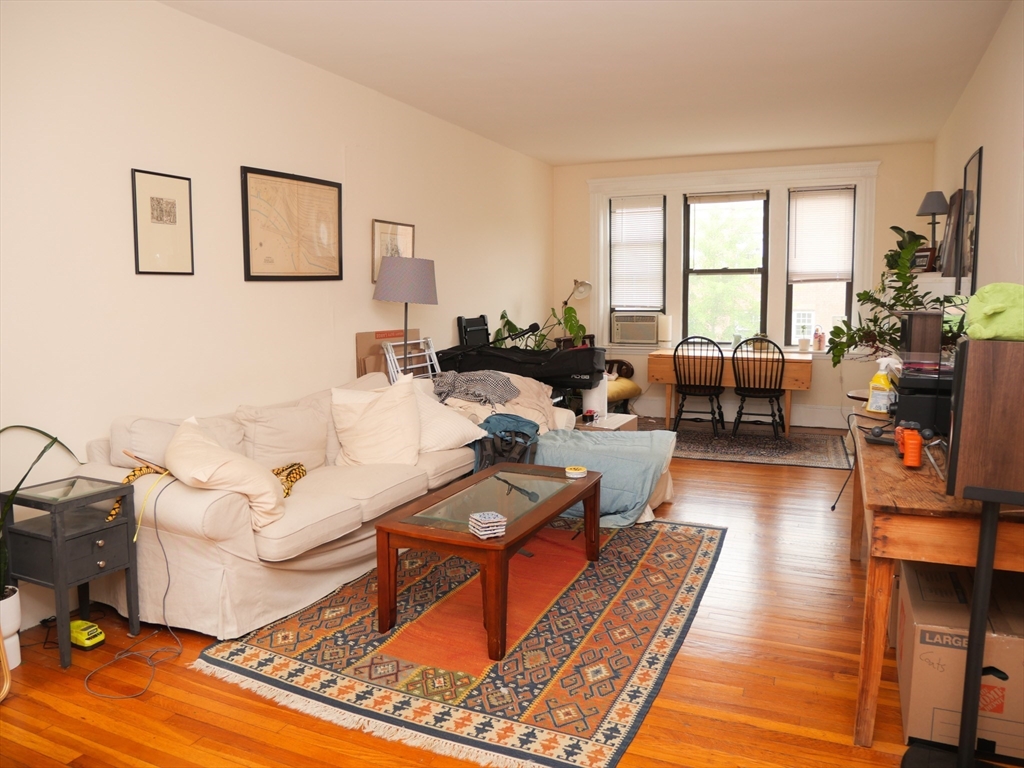 229 Saint Paul St, Brookline, Massachusetts, 2 Bedrooms Bedrooms, 4 Rooms Rooms,1 BathroomBathrooms,Residential Lease,For Rent,Saint Paul St,73388721