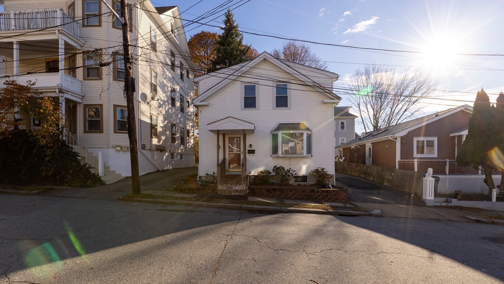 185 Lippitt St, Providence, Rhode Island, 3 Bedrooms Bedrooms, 6 Rooms Rooms,1.5 BathroomsBathrooms,Residential,For Sale,Lippitt St,73456526