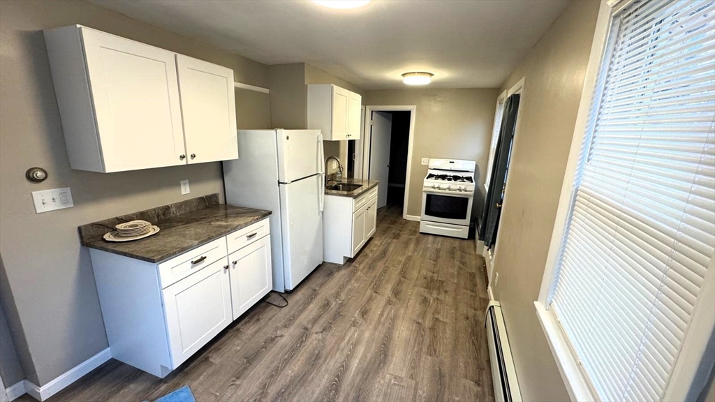 220 Hamilton St, Cambridge, Massachusetts, 1 Bedroom Bedrooms, 4 Rooms Rooms,1 BathroomBathrooms,Residential Lease,For Rent,Hamilton St,73453061