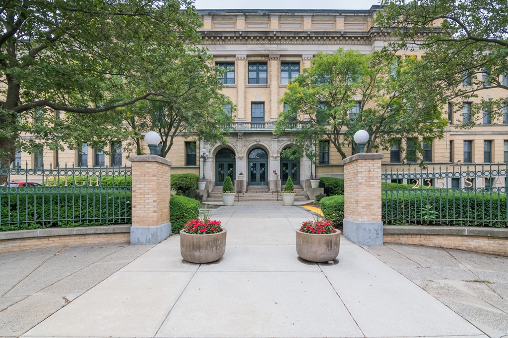 235 State St, Springfield, Massachusetts, 1 Bedroom Bedrooms, 3 Rooms Rooms,1 BathroomBathrooms,Residential,For Sale,State St,73456232