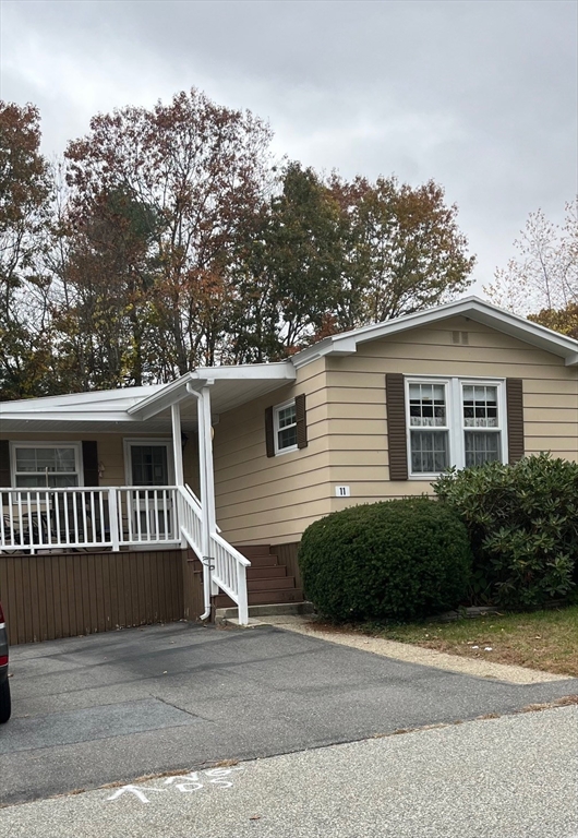 11 Sonia Dr, Marlborough, Massachusetts, 2 Bedrooms Bedrooms, 5 Rooms Rooms,1 BathroomBathrooms,Residential,For Sale,Sonia Dr,73450260