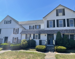4 West St, Wrentham, Massachusetts, 2 Bedrooms Bedrooms, 5 Rooms Rooms,1 BathroomBathrooms,Residential Lease,For Rent,West St,73453171