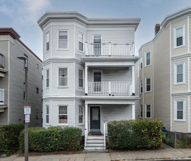 24 Buttonwood Street, Boston, Massachusetts, 9 Bedrooms Bedrooms, 15 Rooms Rooms,6 BathroomsBathrooms,Residential Income,For Sale,Buttonwood Street,73453890