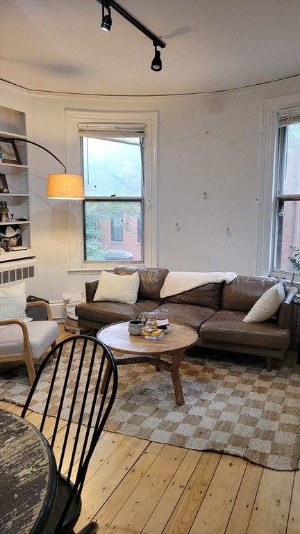 47 East Springfield, Boston, Massachusetts, 2 Bedrooms Bedrooms, 4 Rooms Rooms,1 BathroomBathrooms,Residential Lease,For Rent,East Springfield,73395302