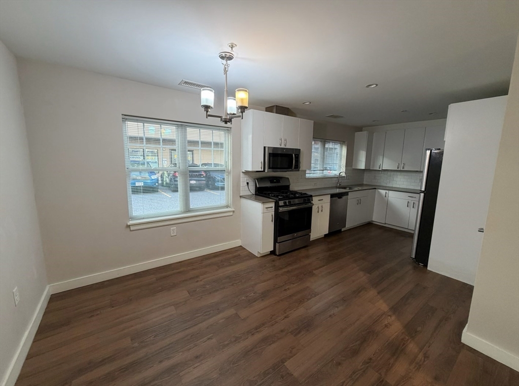 10 Myrtle, Waltham, Massachusetts, 2 Bedrooms Bedrooms, 4 Rooms Rooms,1 BathroomBathrooms,Residential Lease,For Rent,Myrtle,73457187