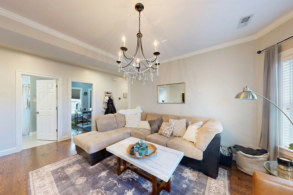 38 Pearl, Everett, Massachusetts, 3 Bedrooms Bedrooms, 5 Rooms Rooms,1 BathroomBathrooms,Residential Lease,For Rent,Pearl,73457236