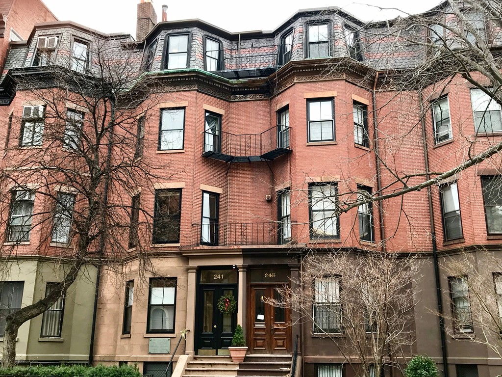 241 Beacon Street, Boston, Massachusetts, 2 Bedrooms Bedrooms, 4 Rooms Rooms,2 BathroomsBathrooms,Residential Lease,For Rent,Beacon Street,73391636