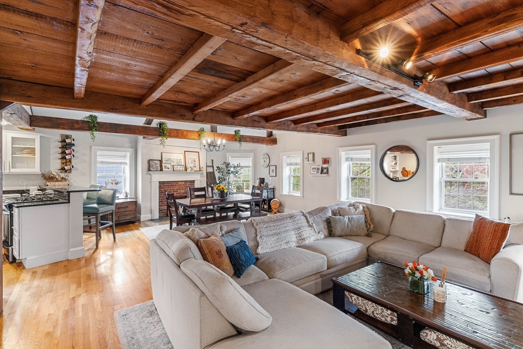 121 Main St, Boston, Massachusetts, 2 Bedrooms Bedrooms, 5 Rooms Rooms,2 BathroomsBathrooms,Residential Lease,For Rent,Main St,73397921