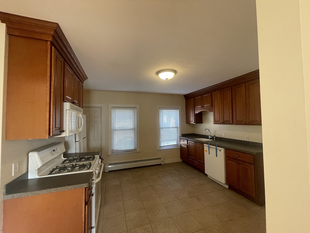 363 Shrewsbury, Worcester, Massachusetts, 3 Bedrooms Bedrooms, 6 Rooms Rooms,1 BathroomBathrooms,Residential Lease,For Rent,Shrewsbury,73457300