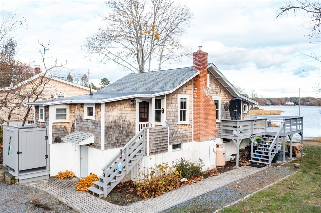 4 Ross Ave, Wareham, Massachusetts, 2 Bedrooms Bedrooms, 6 Rooms Rooms,2 BathroomsBathrooms,Residential,For Sale,Ross Ave,73455722