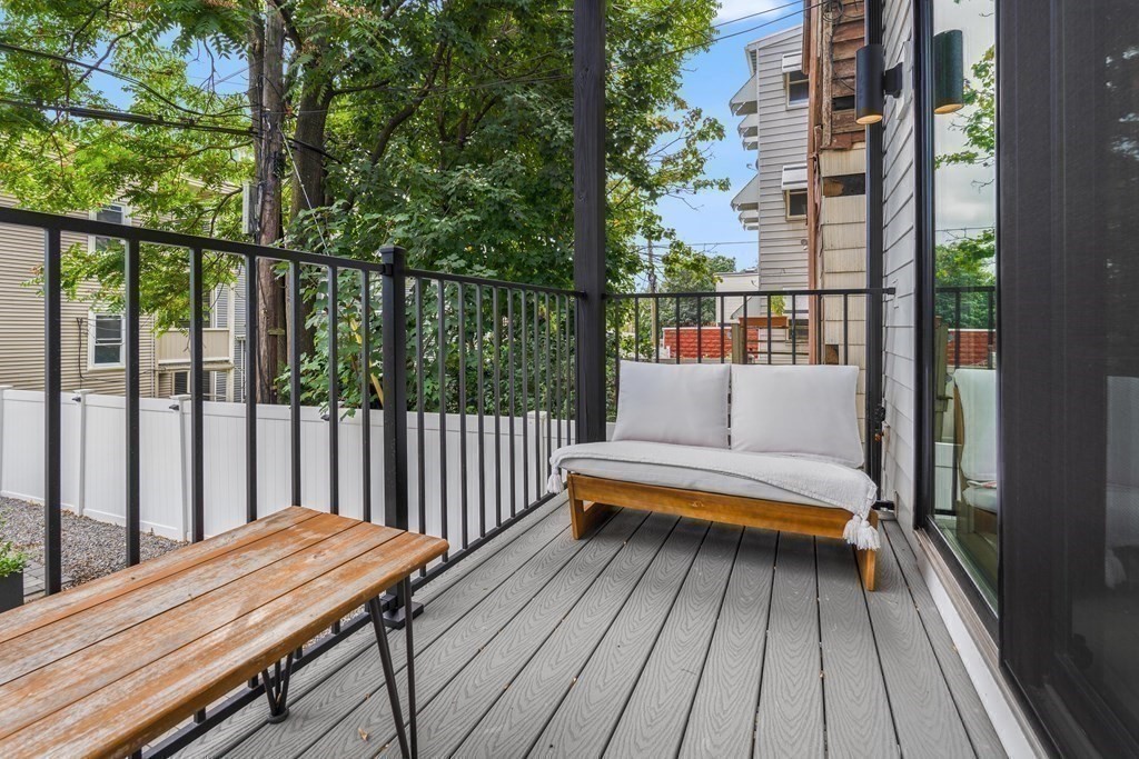 143 Trenton St, Boston, Massachusetts, 2 Bedrooms Bedrooms, 4 Rooms Rooms,2 BathroomsBathrooms,Residential Lease,For Rent,Trenton St,73392956