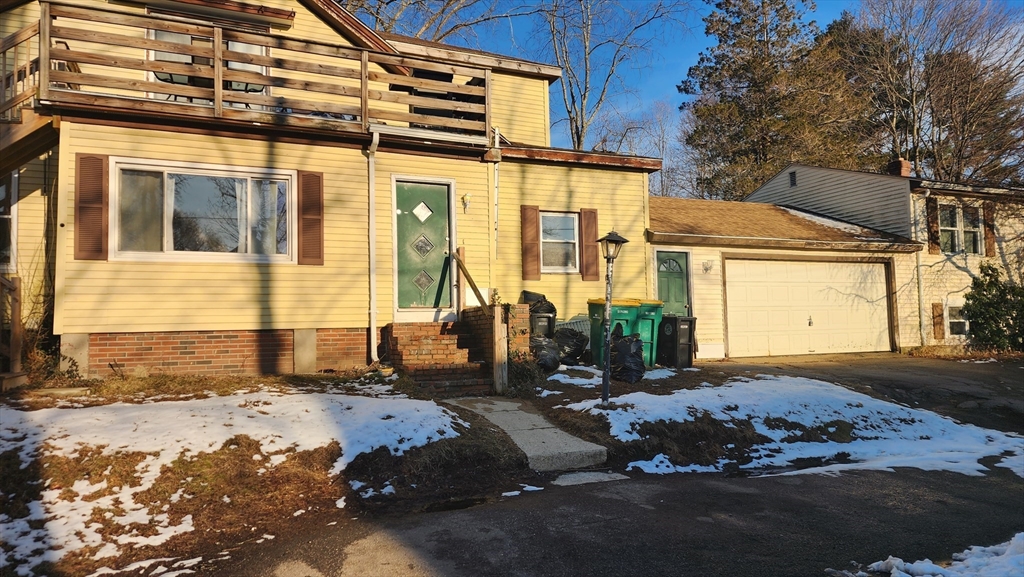 39 Elmwood St, North Attleboro, Massachusetts, 2 Bedrooms Bedrooms, 5 Rooms Rooms,1 BathroomBathrooms,Residential Lease,For Rent,Elmwood St,73452161