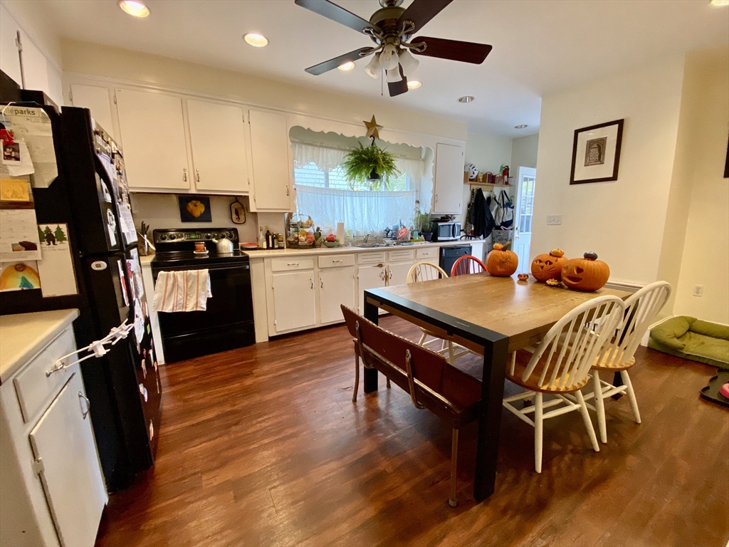 79 Wareham Street, Medford, Massachusetts, 2 Bedrooms Bedrooms, 5 Rooms Rooms,1 BathroomBathrooms,Residential Lease,For Rent,Wareham Street,73457114