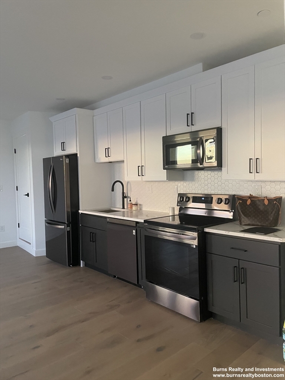 144 Old Colony Ave, Boston, Massachusetts, 1 Bedroom Bedrooms, 3 Rooms Rooms,1 BathroomBathrooms,Residential Lease,For Rent,Old Colony Ave,73371761