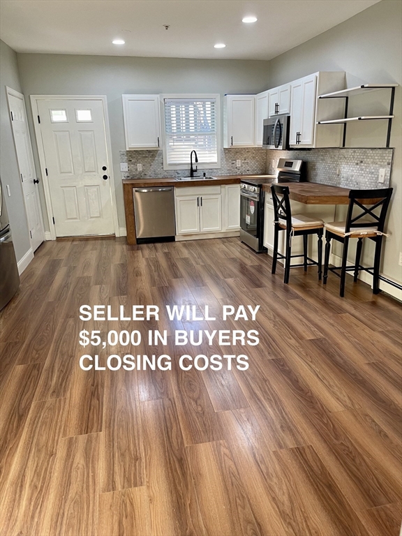 131 Stewart, Fall River, Massachusetts, 1 Bedroom Bedrooms, 4 Rooms Rooms,1 BathroomBathrooms,Residential,For Sale,Stewart,73457224