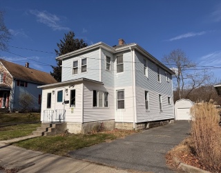 10 Huntington Avenue, Blackstone, Massachusetts, 5 Bedrooms Bedrooms, 10 Rooms Rooms,2 BathroomsBathrooms,Residential Income,For Sale,Huntington Avenue,73456087