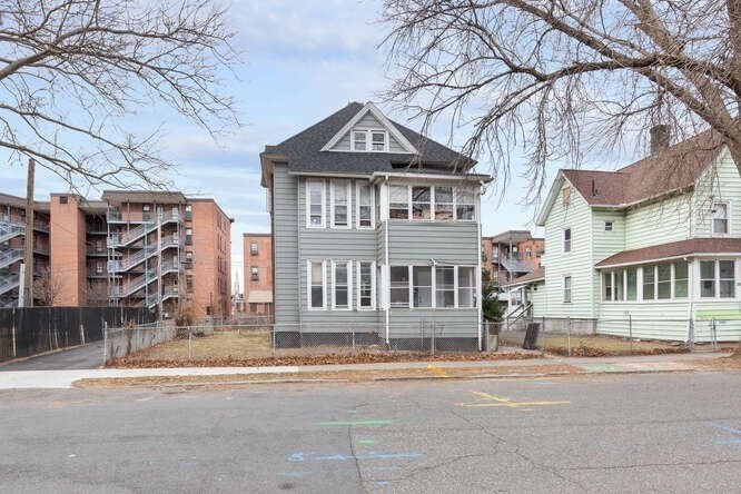 24 Adams St, Springfield, Massachusetts, 9 Bedrooms Bedrooms, 12 Rooms Rooms,3 BathroomsBathrooms,Residential Income,For Sale,Adams St,73452886