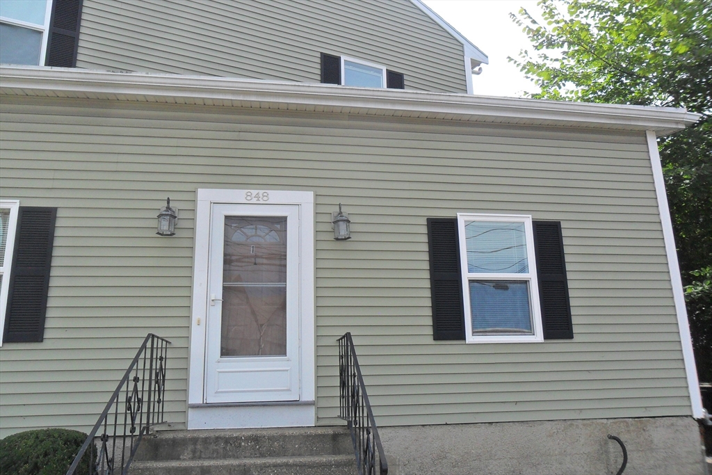 848 Waverly St, Framingham, Massachusetts, 2 Bedrooms Bedrooms, 4 Rooms Rooms,1 BathroomBathrooms,Residential Lease,For Rent,Waverly St,73457522