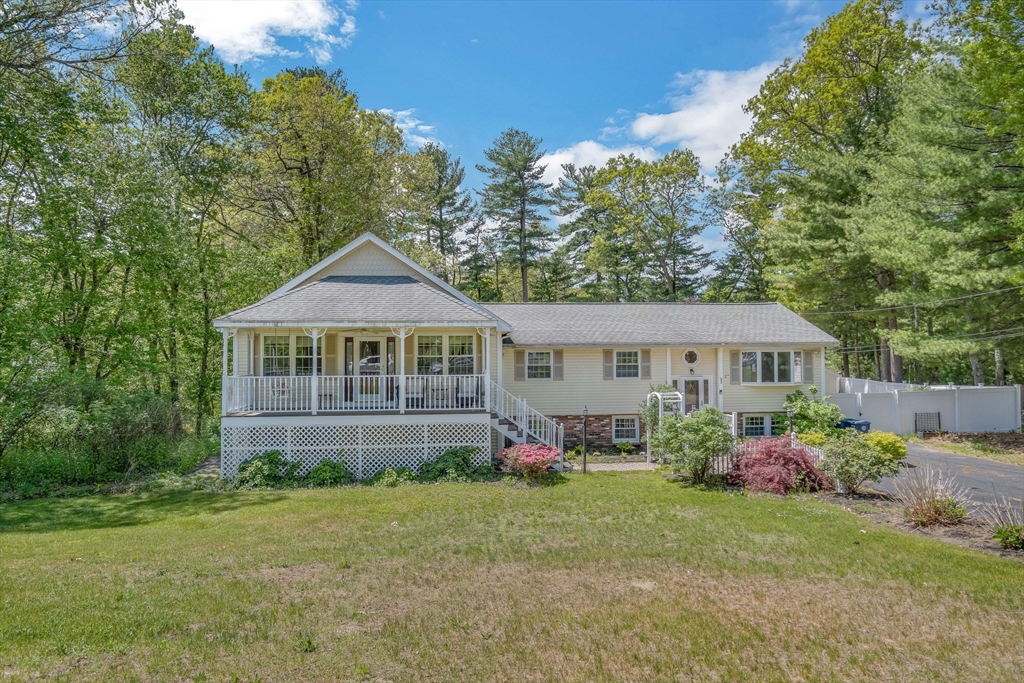 33 Russet Rd, Billerica, Massachusetts, 5 Bedrooms Bedrooms, 11 Rooms Rooms,3 BathroomsBathrooms,Residential Lease,For Rent,Russet Rd,73390839