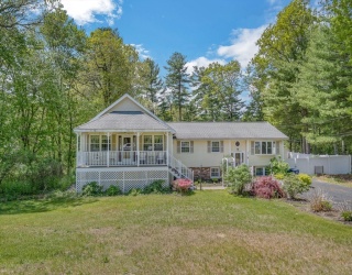 33 Russet Rd, Billerica, Massachusetts, 5 Bedrooms Bedrooms, 11 Rooms Rooms,3 BathroomsBathrooms,Residential Lease,For Rent,Russet Rd,73390839