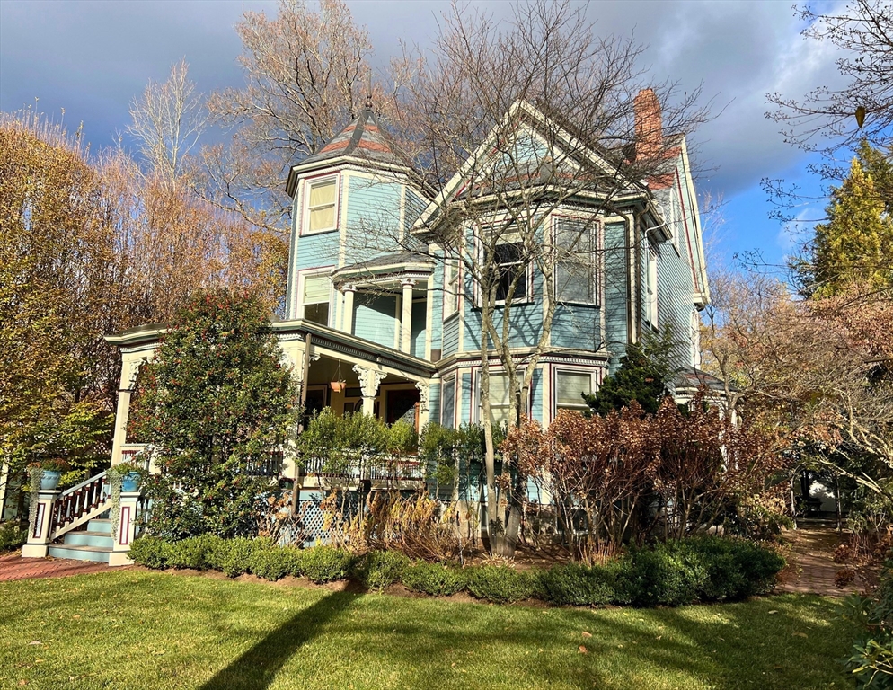 12 Brook St, Wellesley, Massachusetts, 5 Bedrooms Bedrooms, 10 Rooms Rooms,3 BathroomsBathrooms,Residential Lease,For Rent,Brook St,73457708