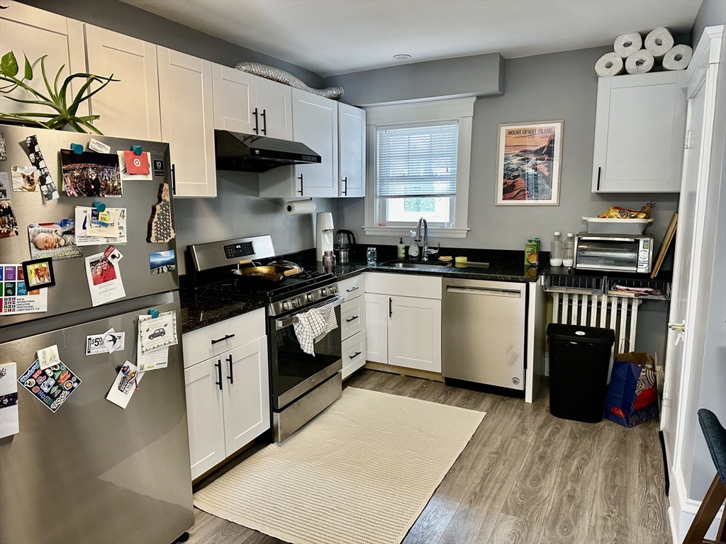 156 Main Street, Melrose, Massachusetts, 1 Bedroom Bedrooms, 3 Rooms Rooms,1 BathroomBathrooms,Residential Lease,For Rent,Main Street,73457975