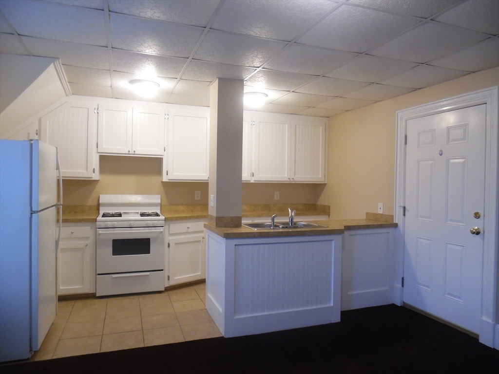 1199 Rodman Street, Fall River, Massachusetts, 3 Bedrooms Bedrooms, 6 Rooms Rooms,1 BathroomBathrooms,Residential Lease,For Rent,Rodman Street,73457747