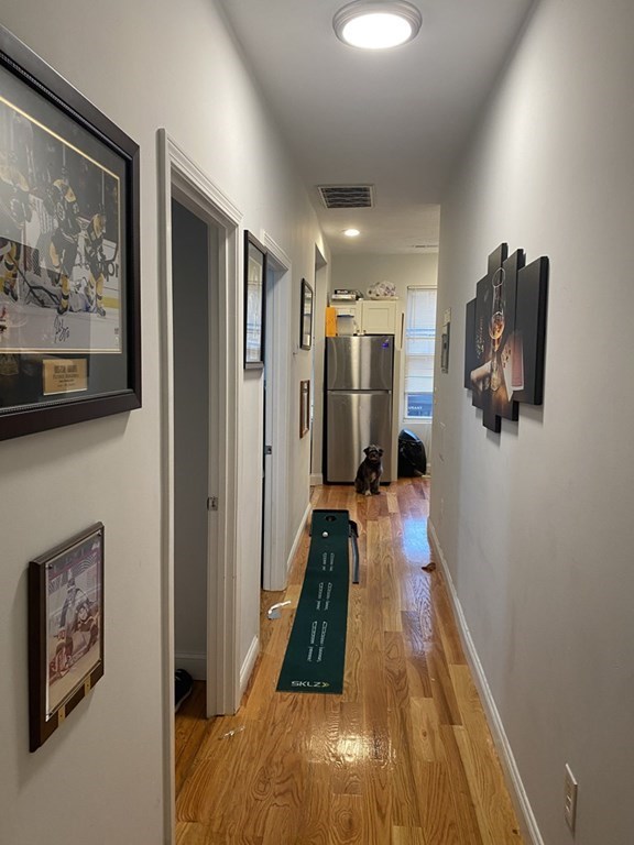 663 East Broadway, Boston, Massachusetts, 3 Bedrooms Bedrooms, 6 Rooms Rooms,1 BathroomBathrooms,Residential Lease,For Rent,East Broadway,73401651