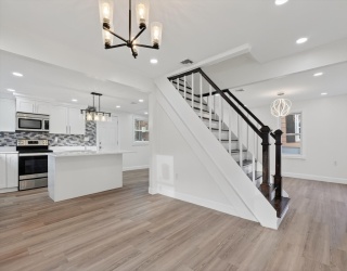 24 Railroad St, Methuen, Massachusetts, 3 Bedrooms Bedrooms, 6 Rooms Rooms,2 BathroomsBathrooms,Residential,For Sale,Railroad St,73457624