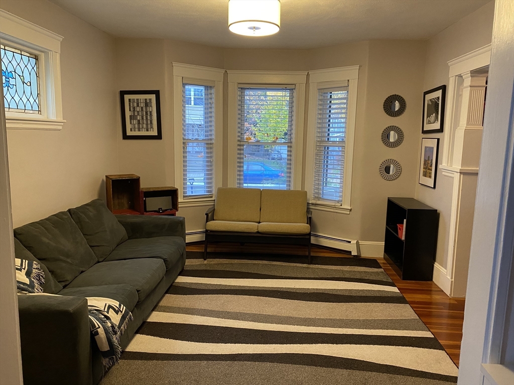 66 Auburn, Medford, Massachusetts, 2 Bedrooms Bedrooms, 5 Rooms Rooms,2 BathroomsBathrooms,Residential Lease,For Rent,Auburn,73457654