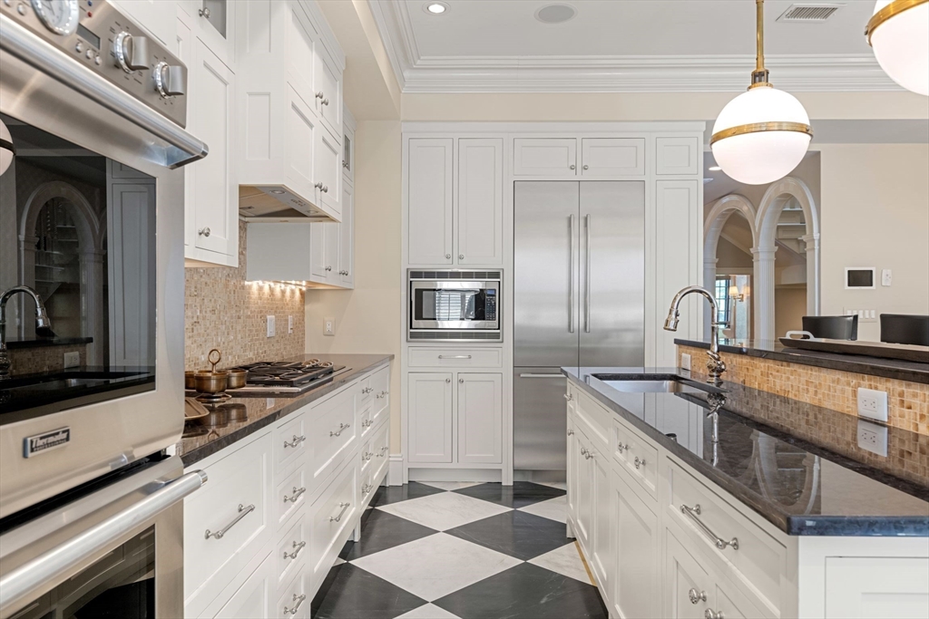 190 Marlborough, Boston, Massachusetts, 4 Bedrooms Bedrooms, 15 Rooms Rooms,3 BathroomsBathrooms,Residential,For Sale,Marlborough,73453894